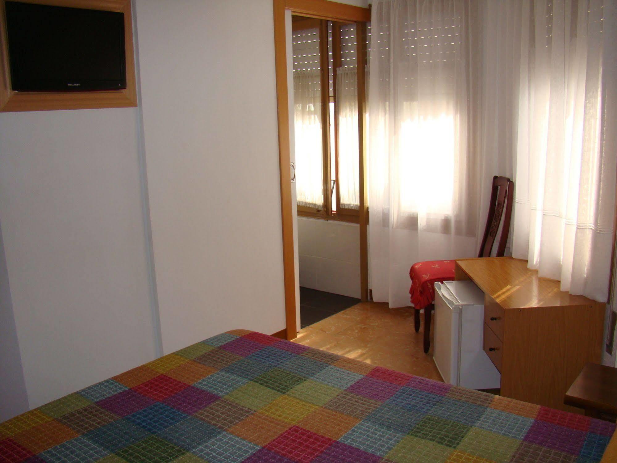 Hostal Platja Cambrils Exterior photo